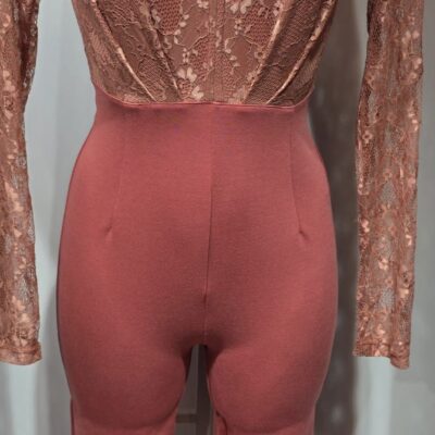 Mono Elegante Salmón